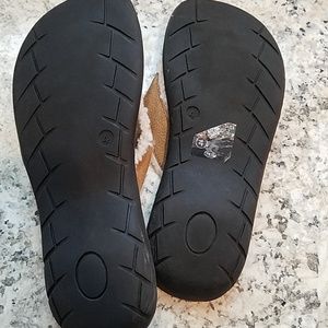 fur lined flip flops mens